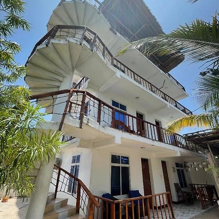 Garden Dreams Hotel Нунгви Экстерьер фото